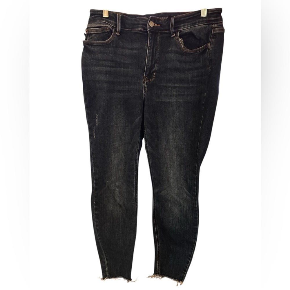 Judy Blue Women’s ankle length mid-rise skinny frayed hem jeans. 14W